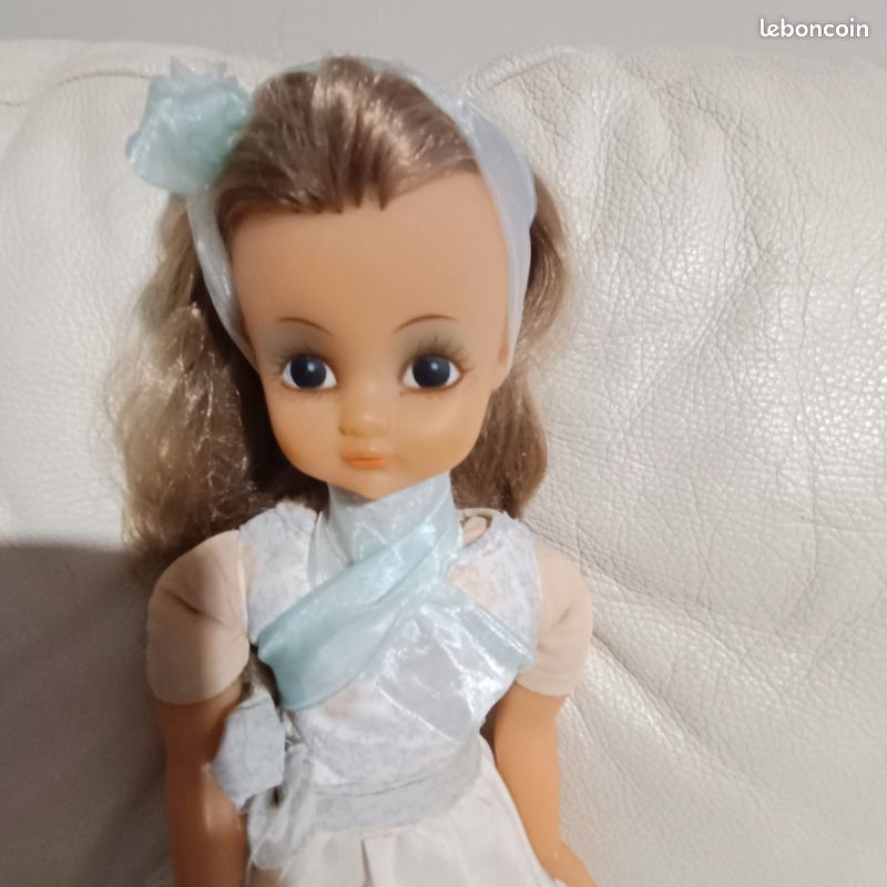 Poupée bella année 70 - France