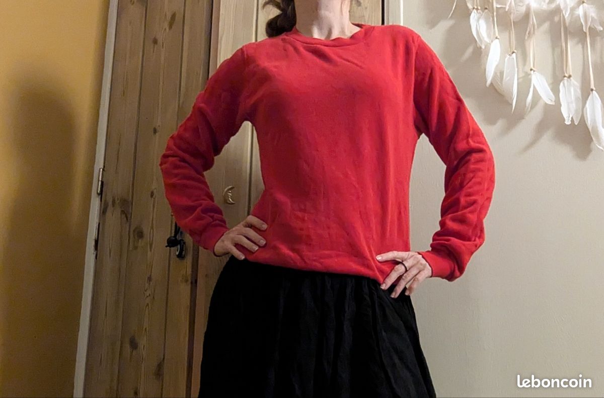 Sweat rouge (image 1)