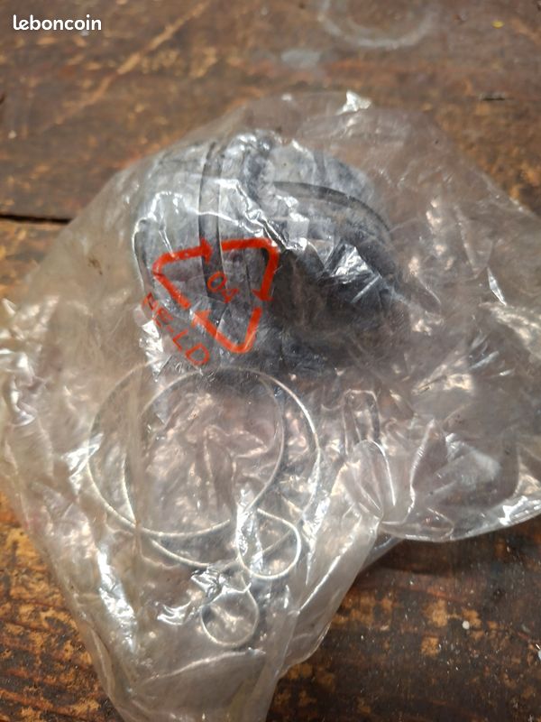 2 caches poussiere neufs - Fantic (image 1)
