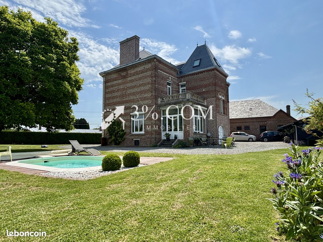 Maison 9 pièces 245 m² · à Oisemont · 245 m² · 463 500 €