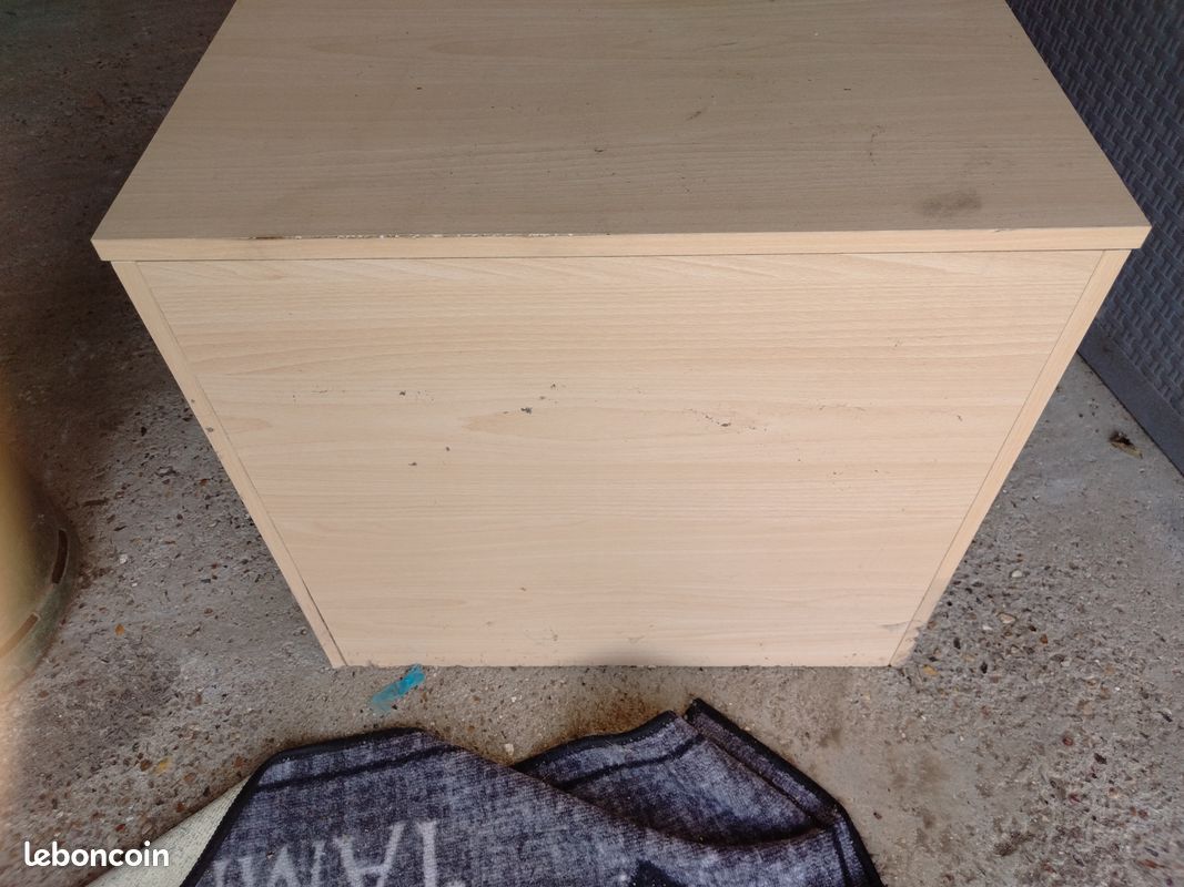 Commode (image 1)