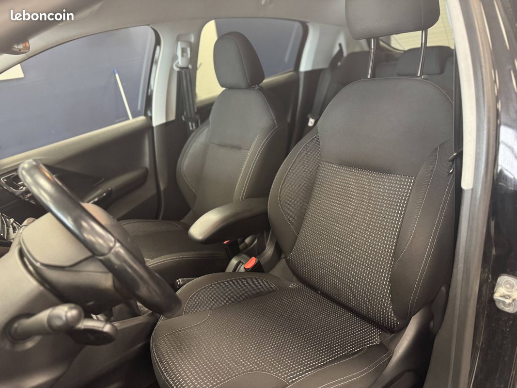 PEUGEOT 208 PureTech 82ch S&S BVM5 6.2 Evap Allure (image 14)
