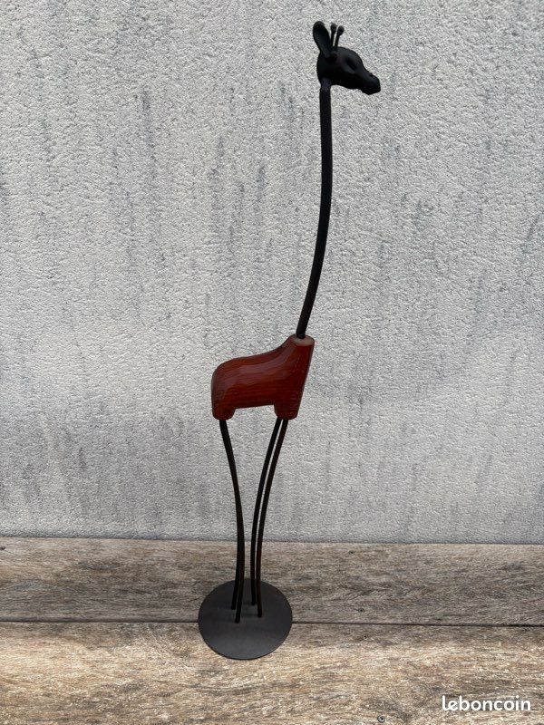 Girafe décorative en fer et bois (image 1)