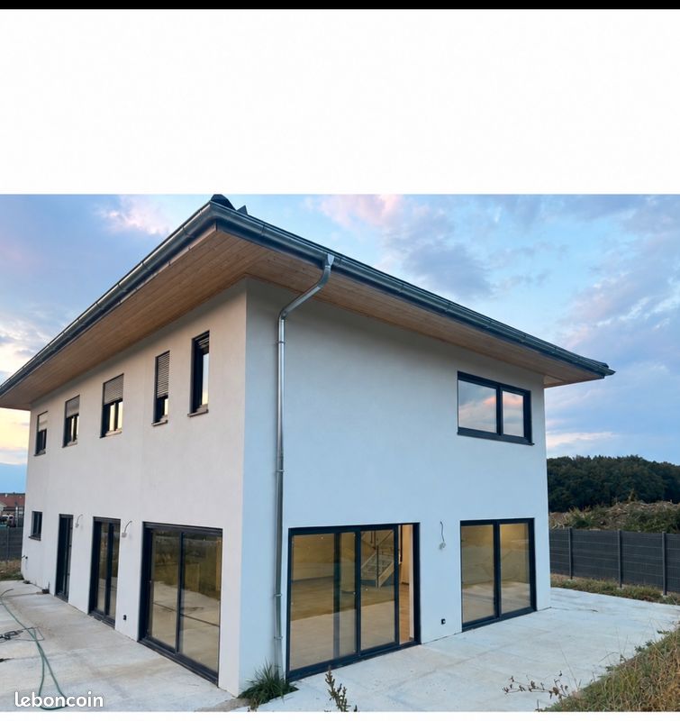 Maison 7 pièces 180 m² · à Viry · 180 m² · 3 100 €/mois