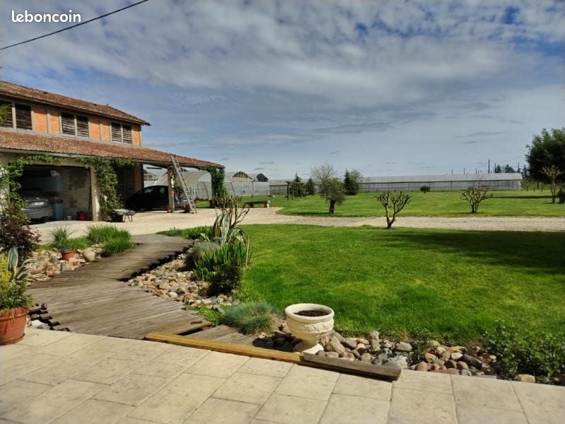 Maison 7 pièces 255 m² · à Sainte-Bazeille · 255 m² · 330 000 €