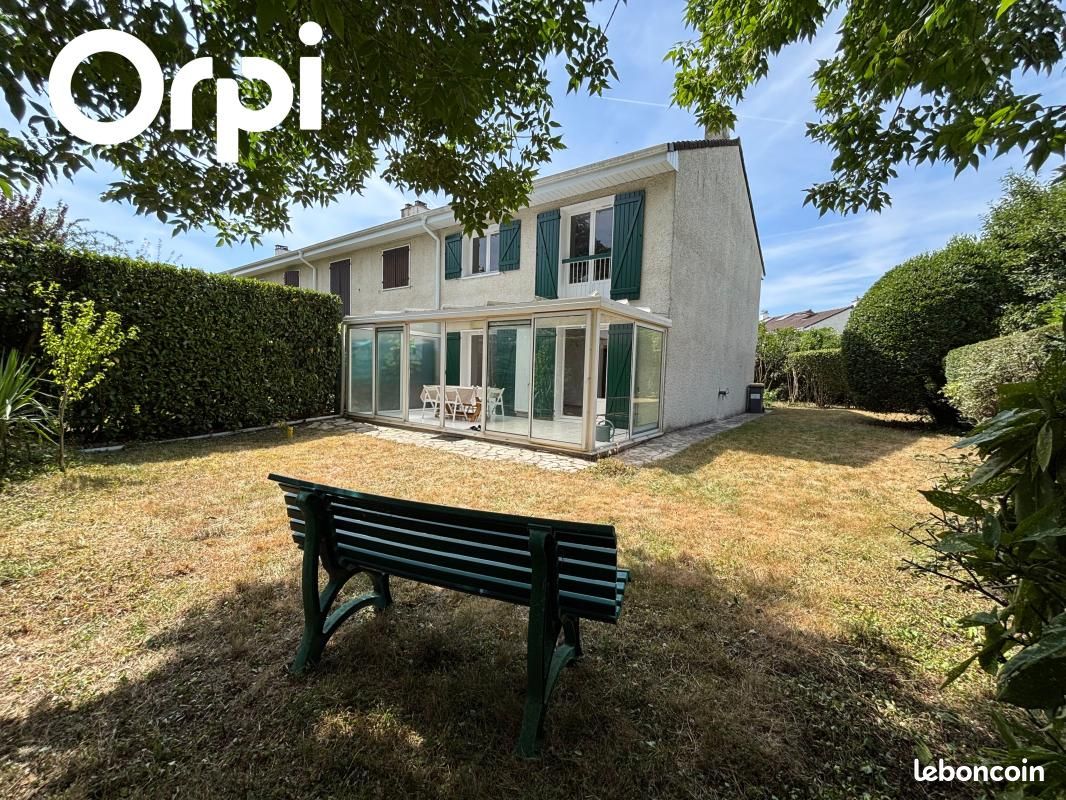 Maison 5 pièces 125 m² · à Montigny-le-Bretonneux · 125 m² · 1 950 €