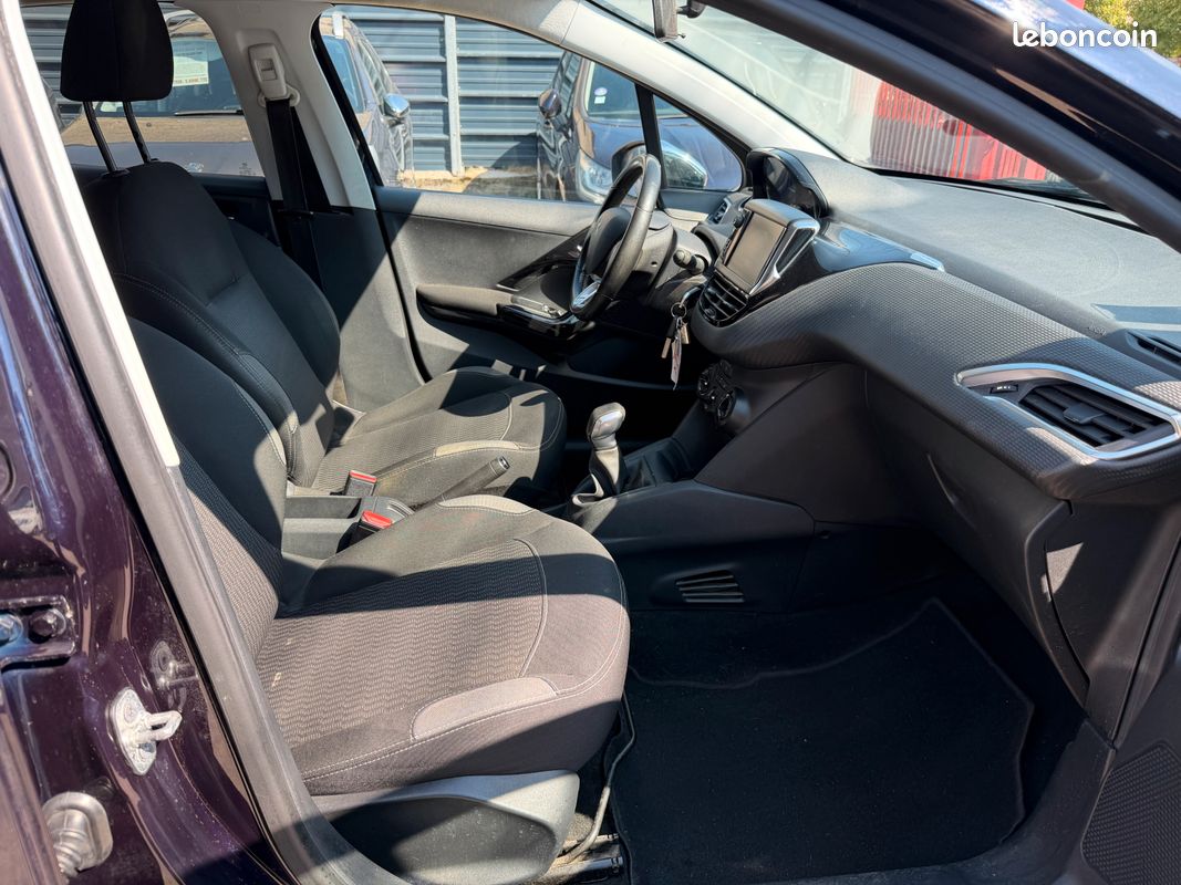 Peugeot 208 1.2 82 style 5p (image 6)
