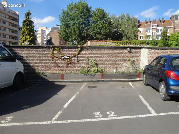 Loue parking boulevard Vauban , face Catho