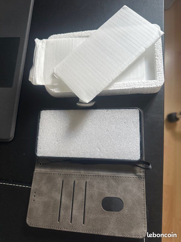 Pochette et sur écran Samsung A25 (image 2)