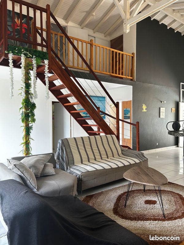 Maison 4 pièces 100 m² · à Saint-François · 100 m² · 2 600 €/mois