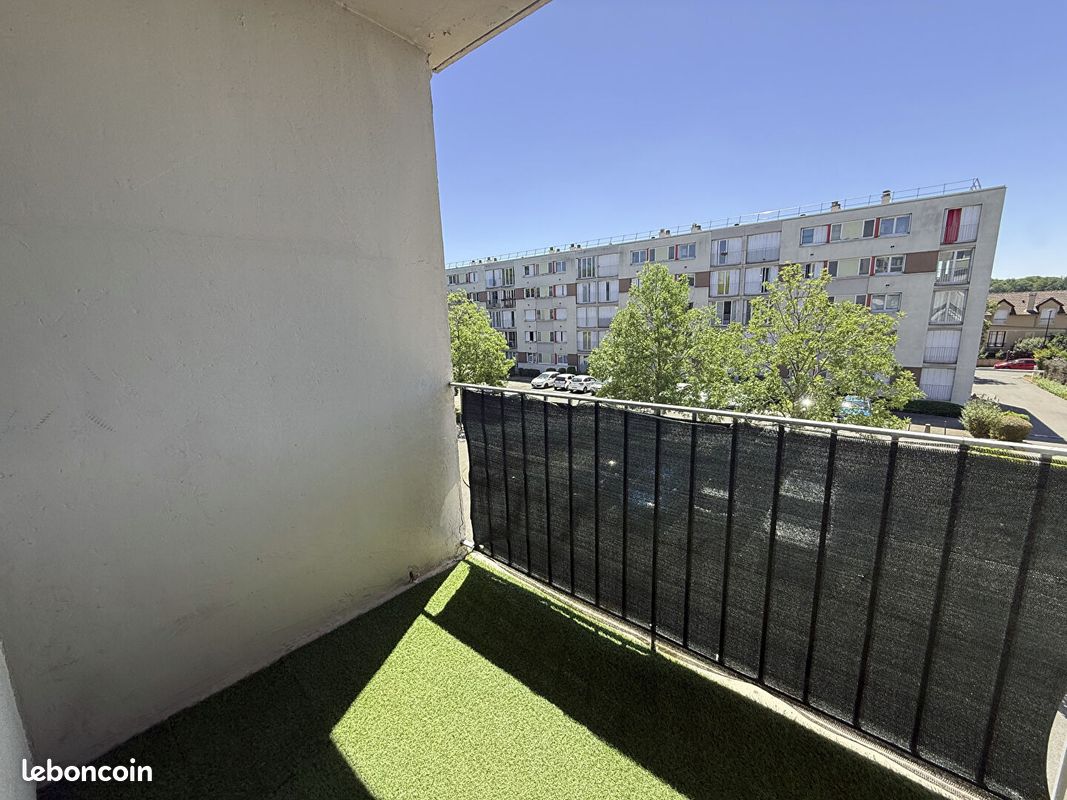 Appartement 3 pièces 57 m² · à Saint-Cyr-l'École · 57 m² · 1 200 €