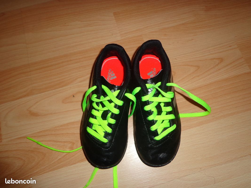 Chaussures de football adidas (image 1)
