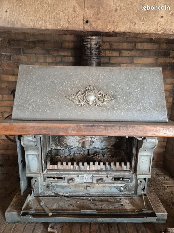 Insert à bois ancien en fonte (image 2)