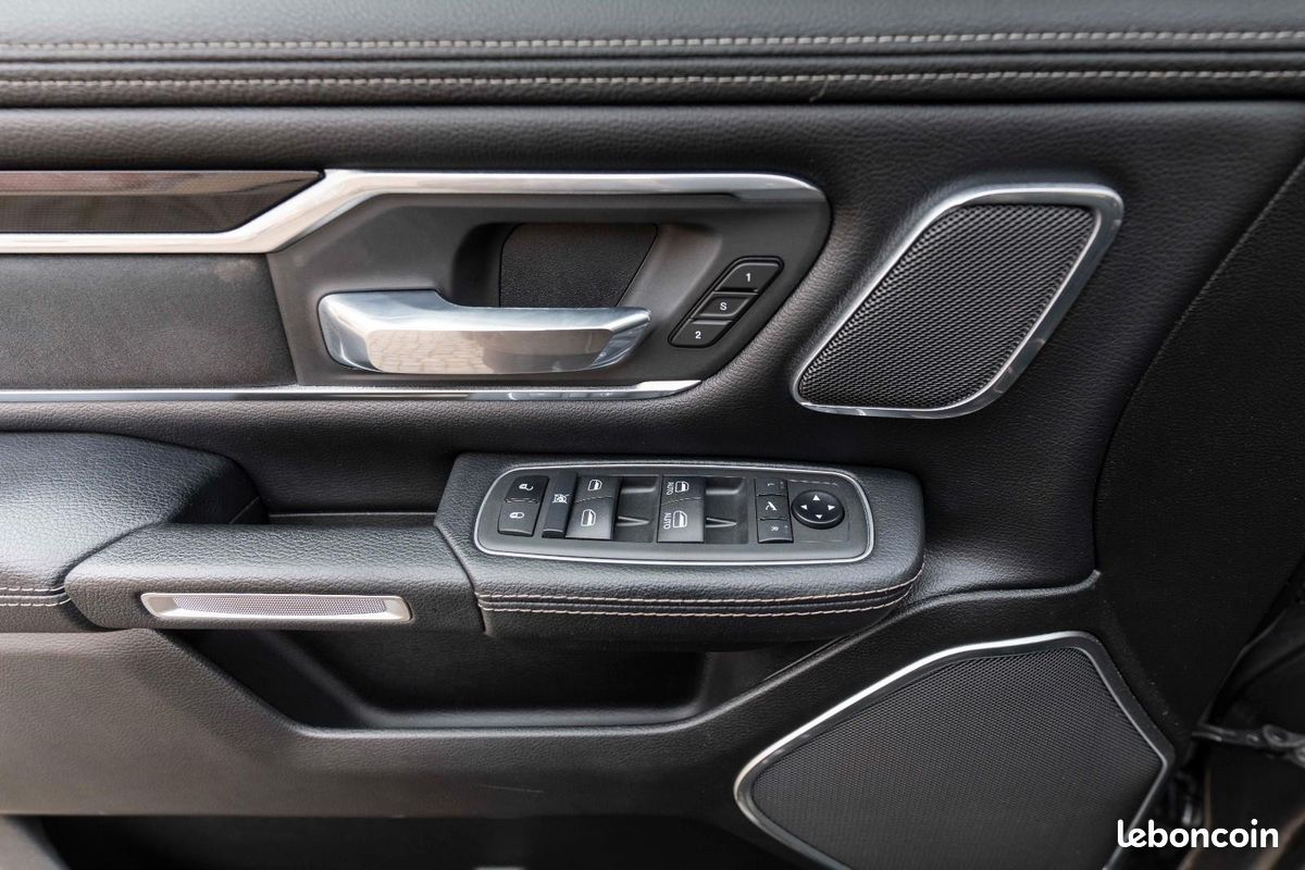 Dodge RAM 1500 Laramie 5.7 V8 HEMI eTorque 401 ch 4x4 – Toit pano – 360° – GPL (image 18)