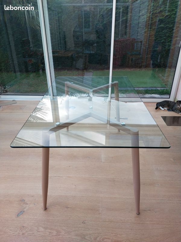Table en verre but (image 1)