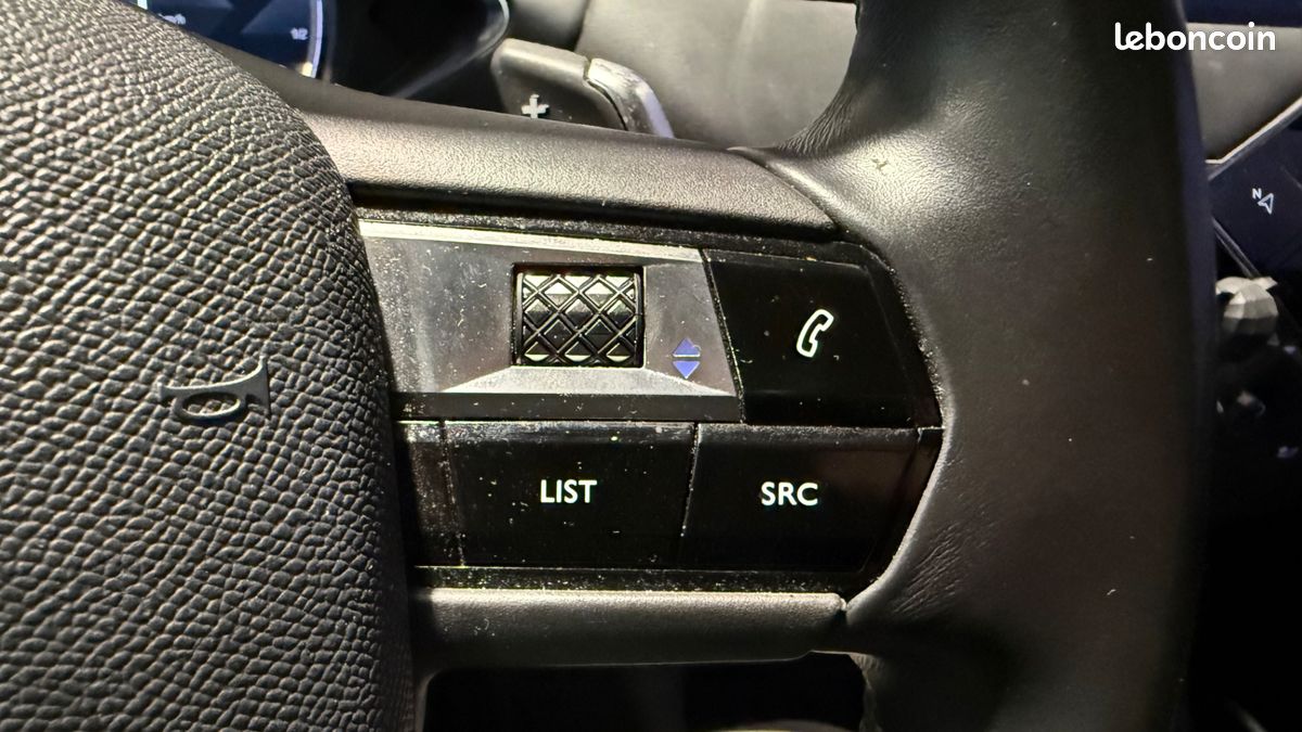 DS DS 3 Crossback BlueHDi 130ch Rivoli Automatique - Apple CarPlay - Caméras 360 - Feux LED - Cuir - Chaîne arbre à cames OK - Suivi complet constructeur - Son Focal - Régulateur adaptatif (image 13)