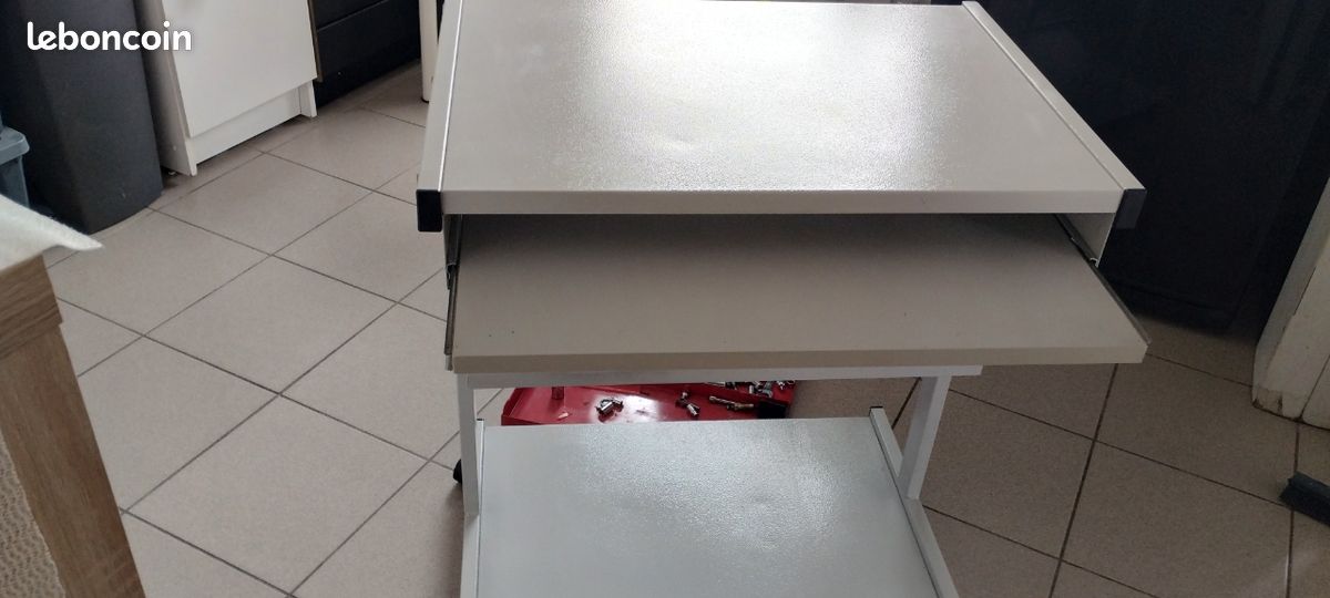 Bureau multimédia métallique roues pivotantes (image 1)