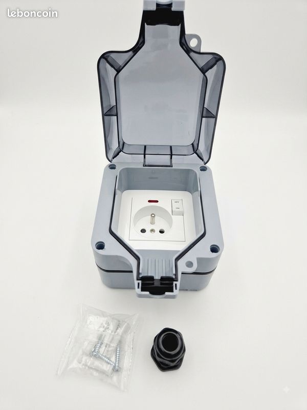 Prise Extérieure Étanche grade IP66 avec Interrupteur et Témoin Lumineux LED (image 3)