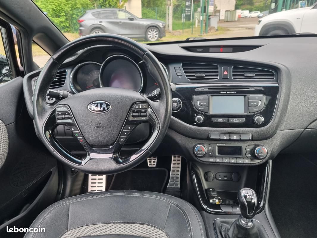 Kia Cee'd 1.6L GDI 135 ch BVM6 Premium (image 7)