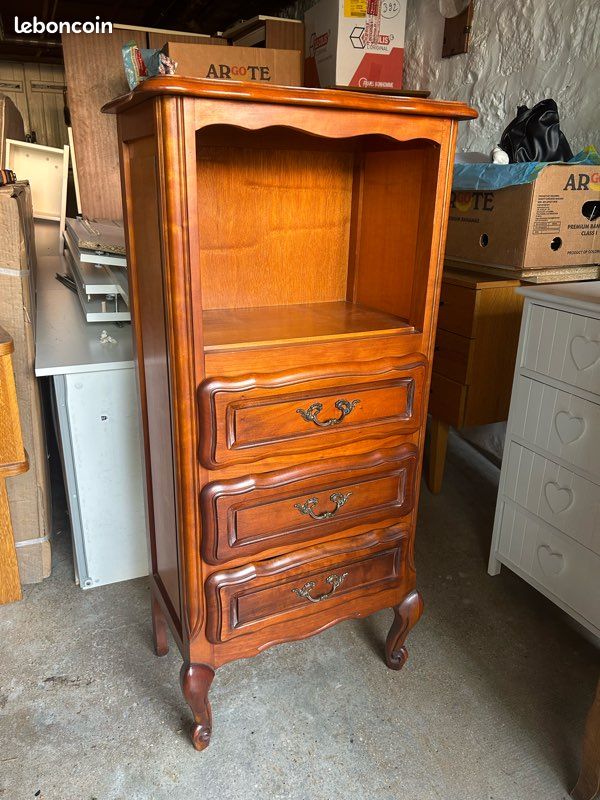 Meuble en bois ancien (image 1)