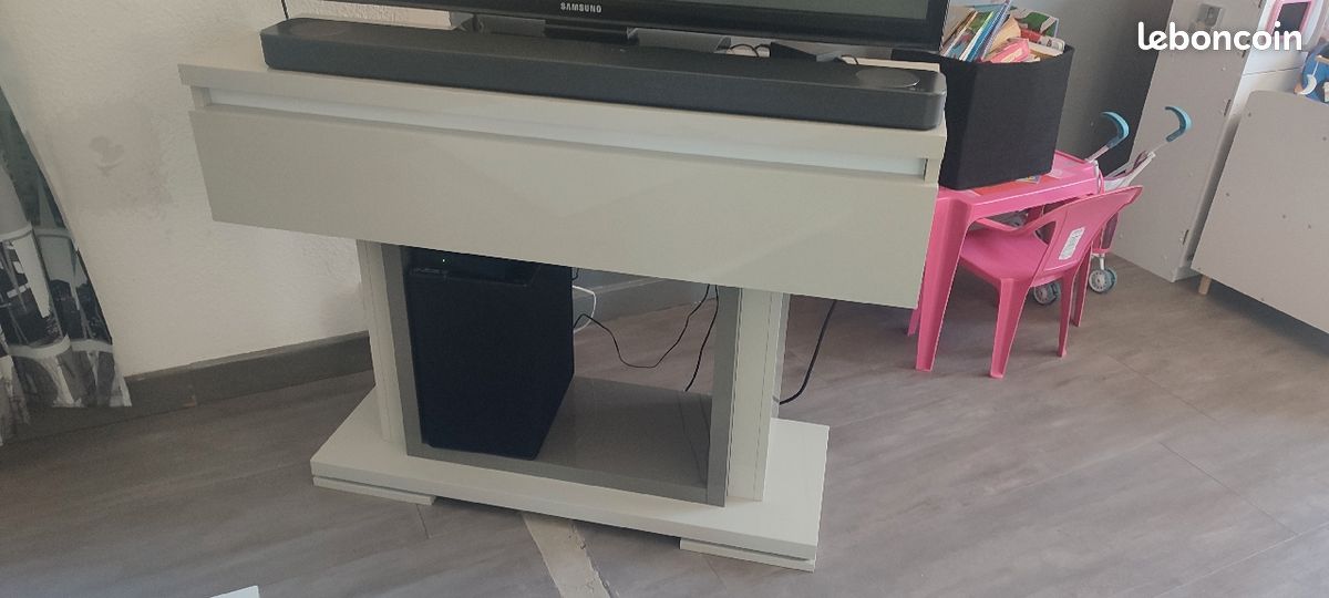 Meuble TV avec lumières intégré (image 3)