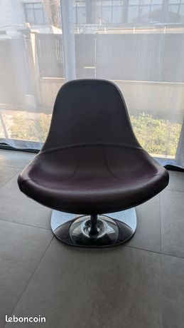 2 fauteuils en cuir blanc *Château d'Ax* modèle 1744 | Comprare su