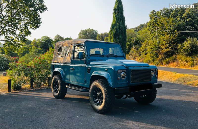 LAND ROVER Defender 90 (image 1)