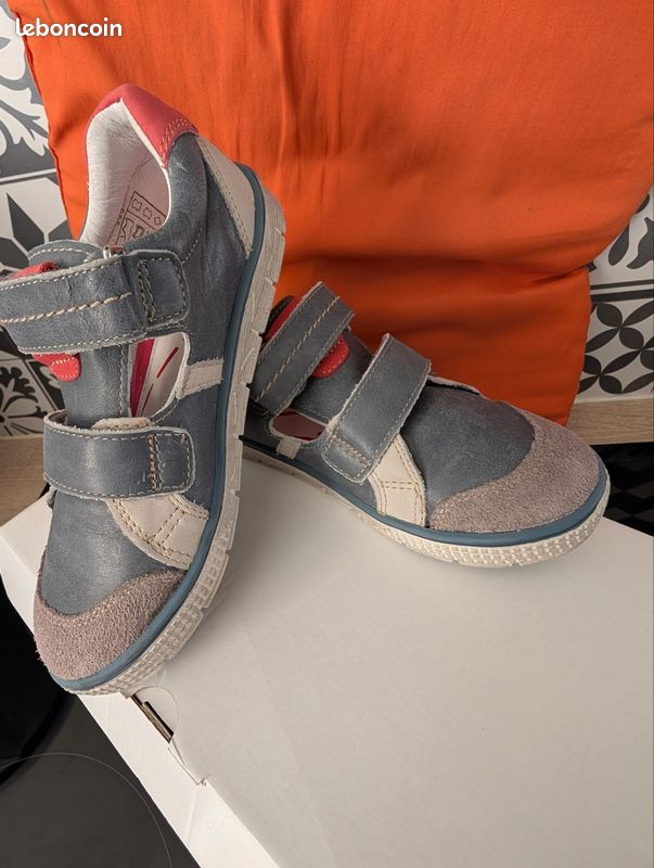 Sandales d'été mi fermes garçon. En tout cuir doux et souple. Taille 33. Neuf . Noël (image 11)