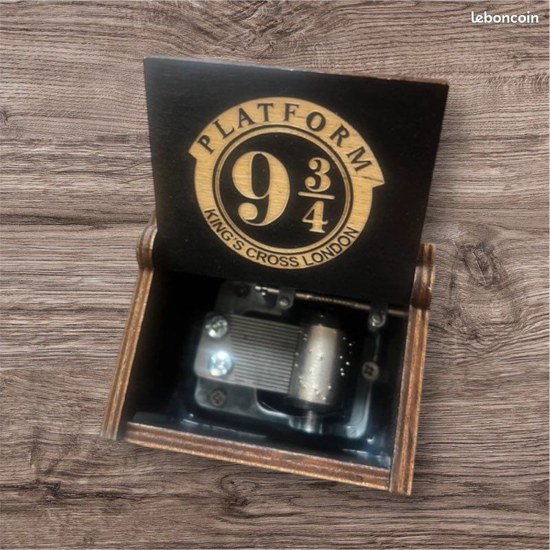 Boîte à musique Harry Potter en bois – manivelle – déco / cadeau (image 1)
