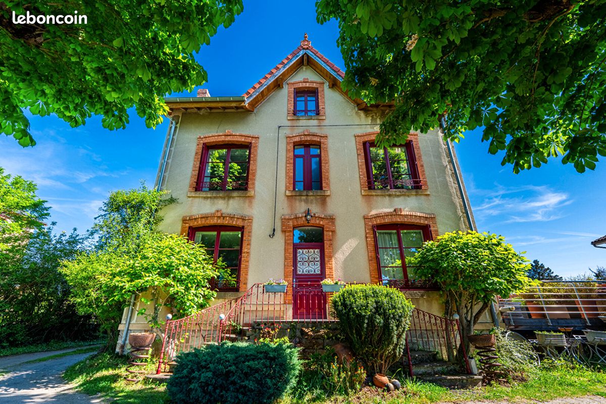 Maison 14 pièces 374 m² · à Lezoux · 374 m² · 613 000 €