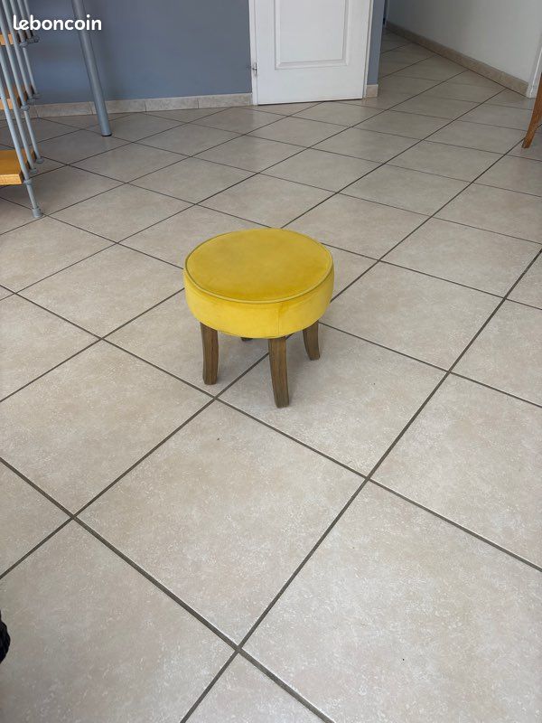 Tabouret Jaune avec Pieds en Bois (image 2)