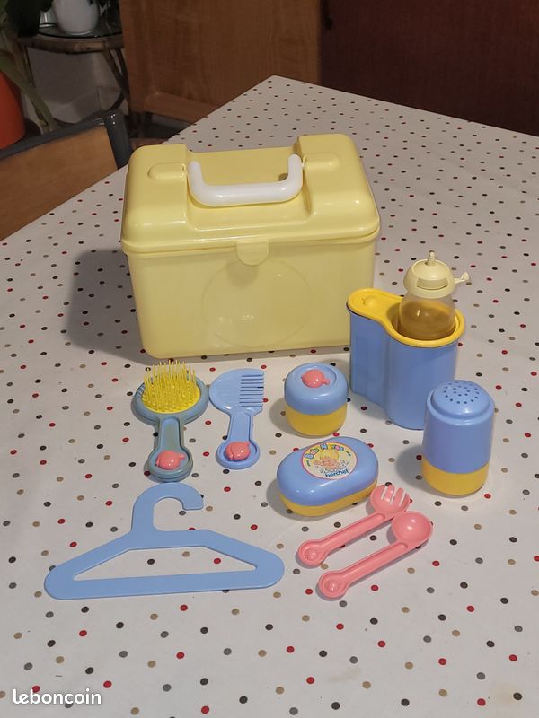 Trousse de toiette pour poupée Corolle avec accessoires