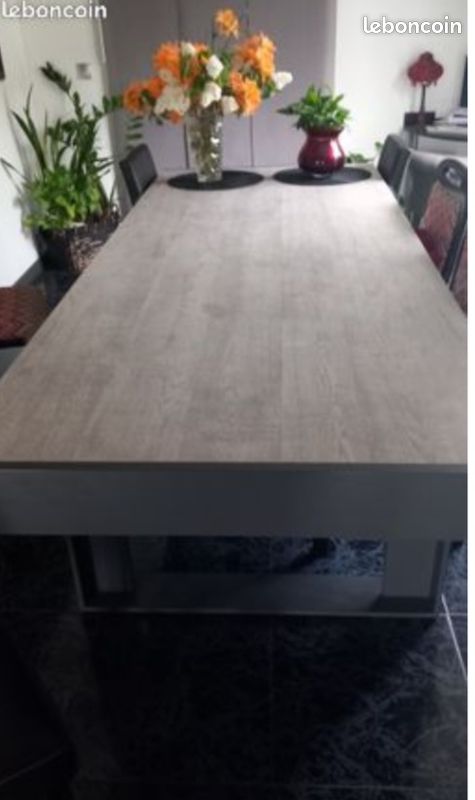 Table (image 1)