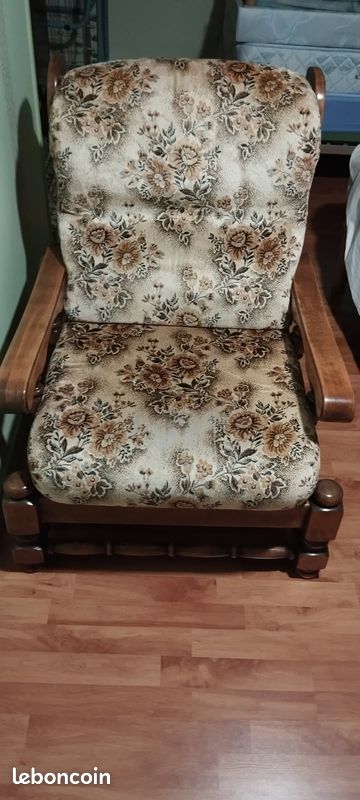 Fauteuil en bois massif style traditionnel (image 1)