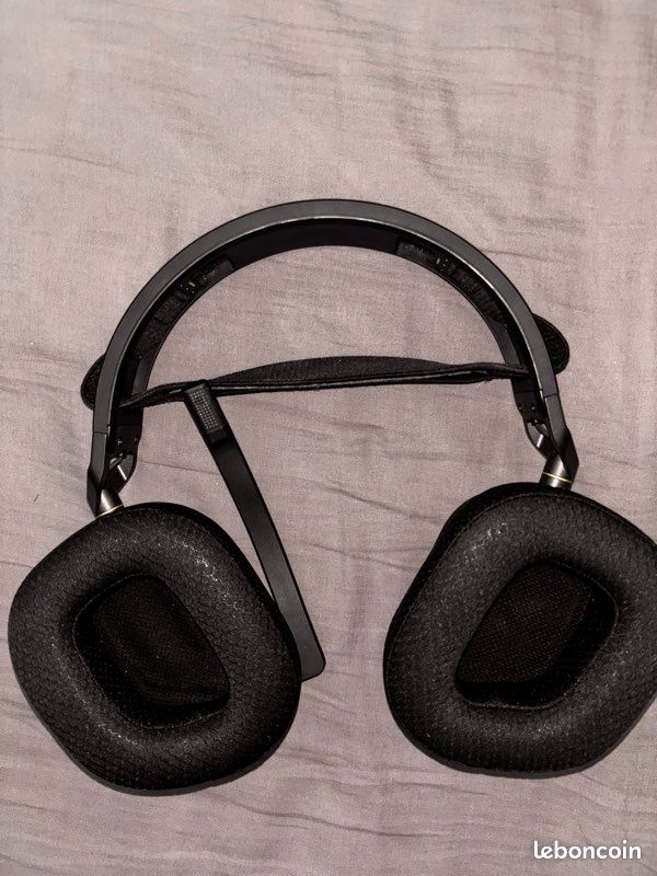 Corsair HS80 RGB Wireless (image 4)