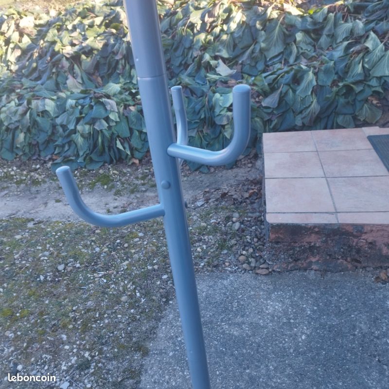 Porte manteau sur pied en aluminium (image 11)