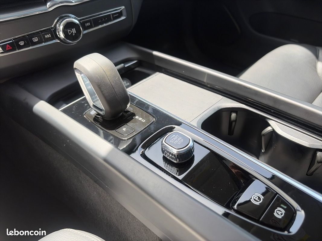 VOLVO XC60 T6 Recharge AWD 253 ch + 145 ch Geartronic 8 Inscription Business (image 16)