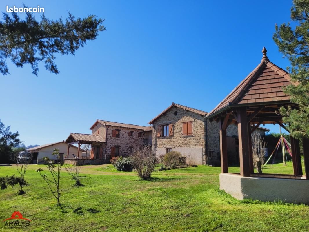 Maison 8 pièces 340 m² · à Pradines · 340 m² · 473 000 €