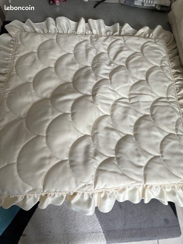 Couvre lit et 2 housses de coussins 65 x 65 (image 1)