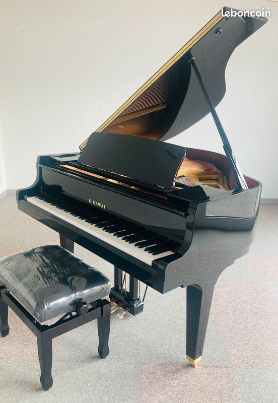 Piano à queue KAWAI GL10 noir laqué (image 1)