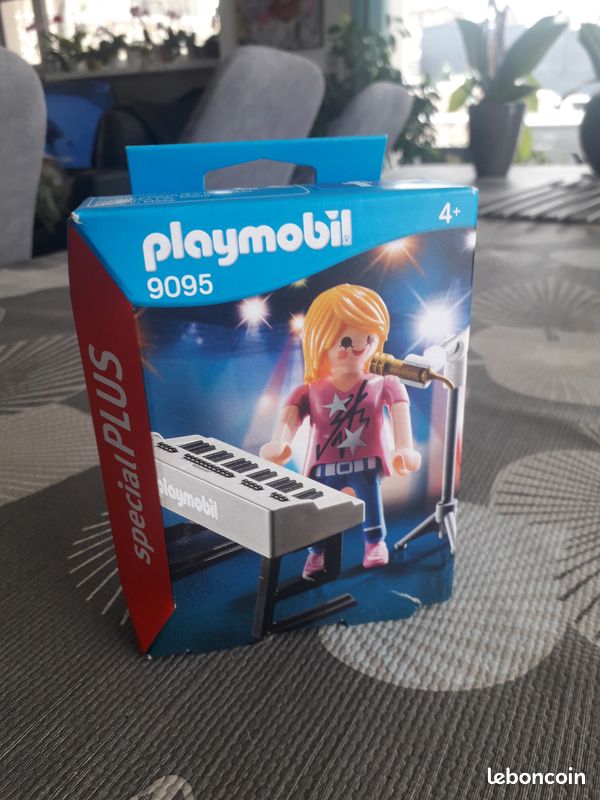 Playmobil 9095 chanteur avec synthé (image 1)