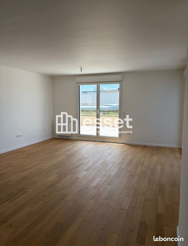 Appartement 4 pièces 103 m² · à Courbevoie · 103 m² · 2 525 €
