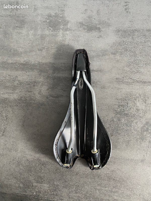 Porte-selle métallique - Sellerie Du Chatel