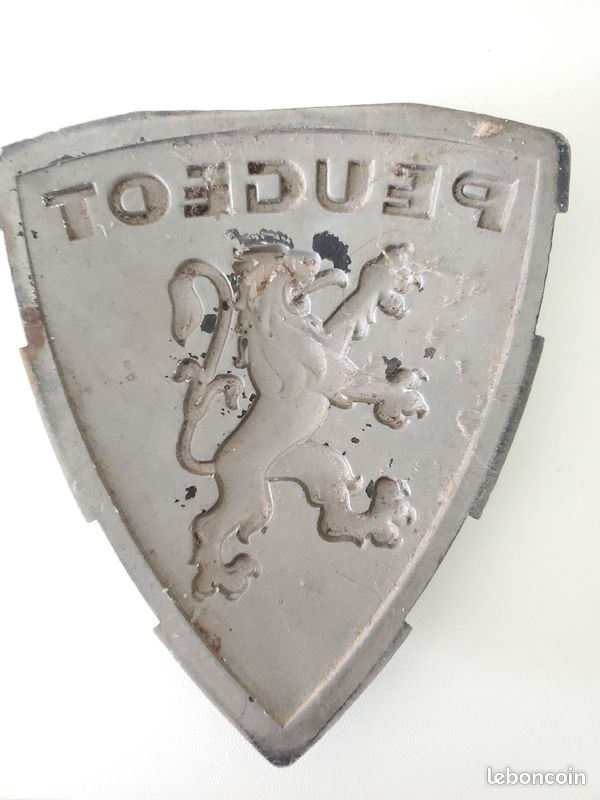 Pendentif Charm Vintage – Blason Du Lion De Peugeot émaillé – Argenté