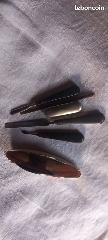 Nécessaire De Manucure En Bakélite Vintage - Ciseaux à Cuticules Et Outils