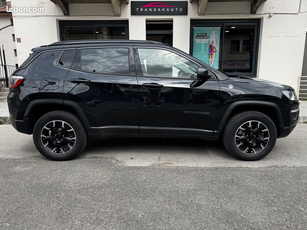 JEEP COMPASS MY20 1.3 GSE T4 240 ch PHEV AT6 4xe eAWD Trailhawk / première main / entretien jeep (image 6)