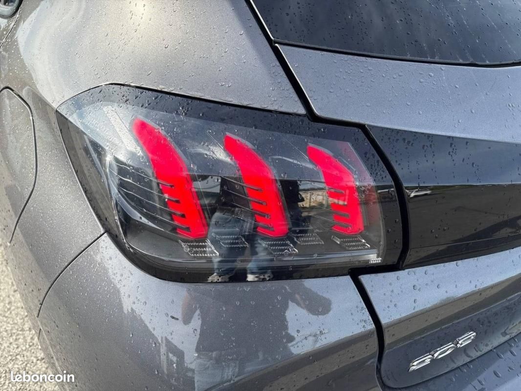 Peugeot 208 PureTech 100 S&S EAT8 - Allure Pack (image 17)