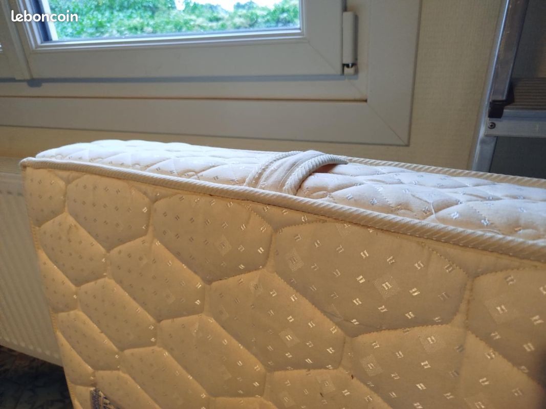 Matelas latex marque Pirelli (image 1)