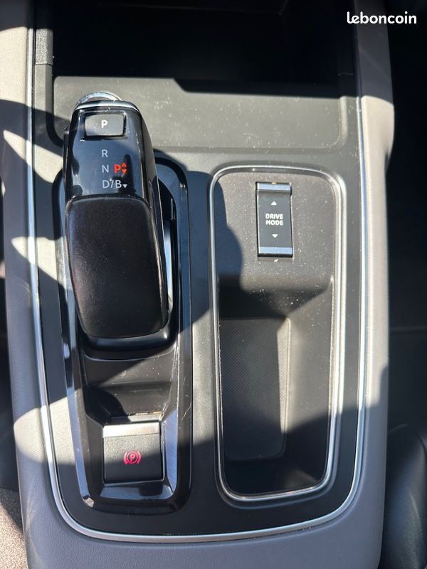 Citroën C5 AIRCROSS C-Series 1.6 225 Plug in Hybrid Rechargeable e-EAT8 Boîte auto {ATTELAGE - CAMERA - CLIM - CARPLAY} (image 28)