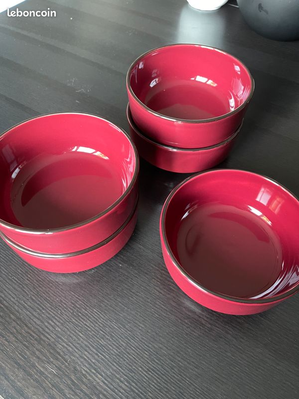 Ensemble De Vaisselle De Camping Coleman 24 Pièces - Émaillé Rouge Moucheté - Neuf
